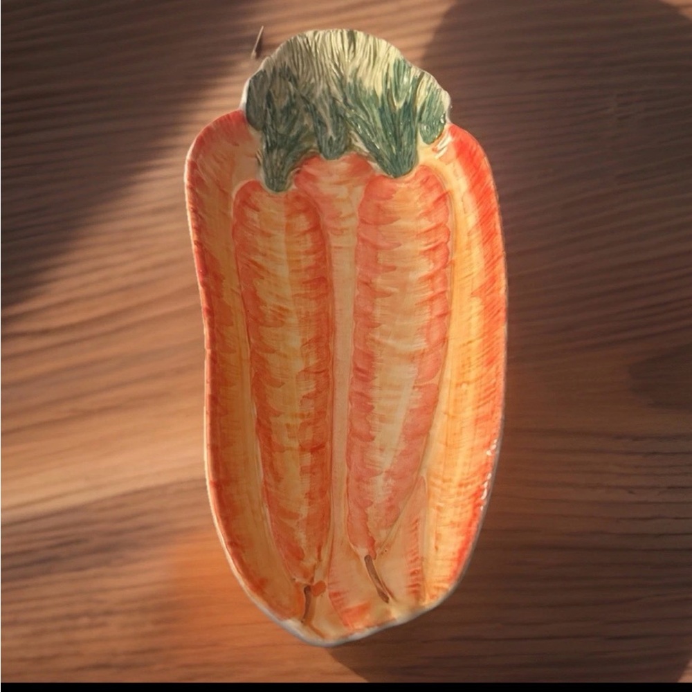 Majalica 7772 Carrot Shaped Serving Bowl Made in Italy 11.75 “ Hand Painted
